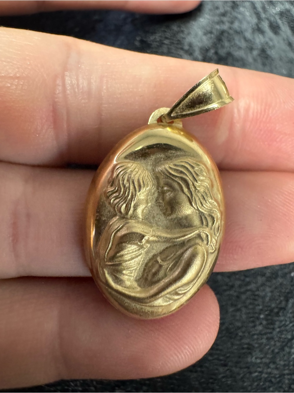 14K Solid Gold Mother and Child Oval Pendant Necklace